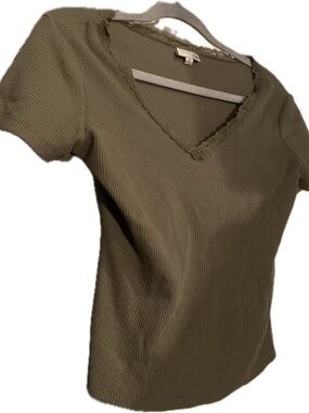 Olive Green Lace-Trim V-Neck Women's Crop Top
